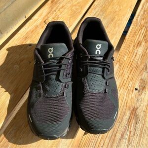 Brand new. Cloud 5, size 7.5, black. Bought September 14, 2024. Worn once.